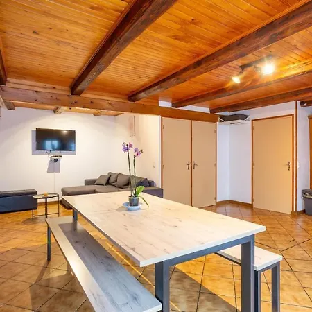 Tikilou 6 Pers Proche Montagne Holiday home La Tour-d'Auvergne